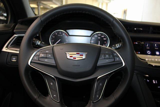 new 2025 Cadillac XT5 car, priced at $43,115