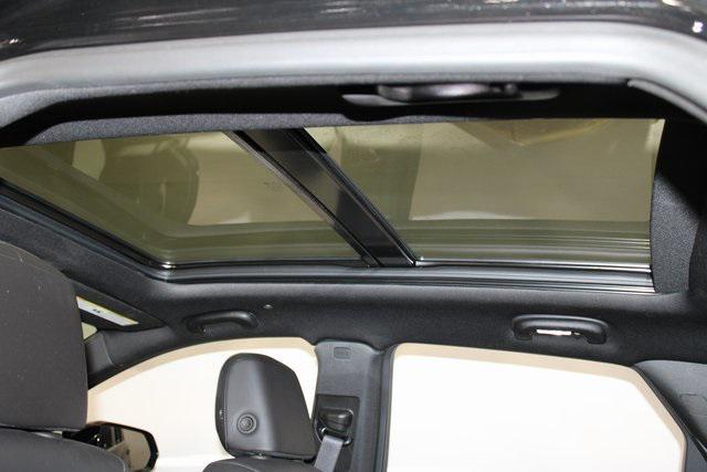 used 2025 Cadillac XT5 car, priced at $43,681