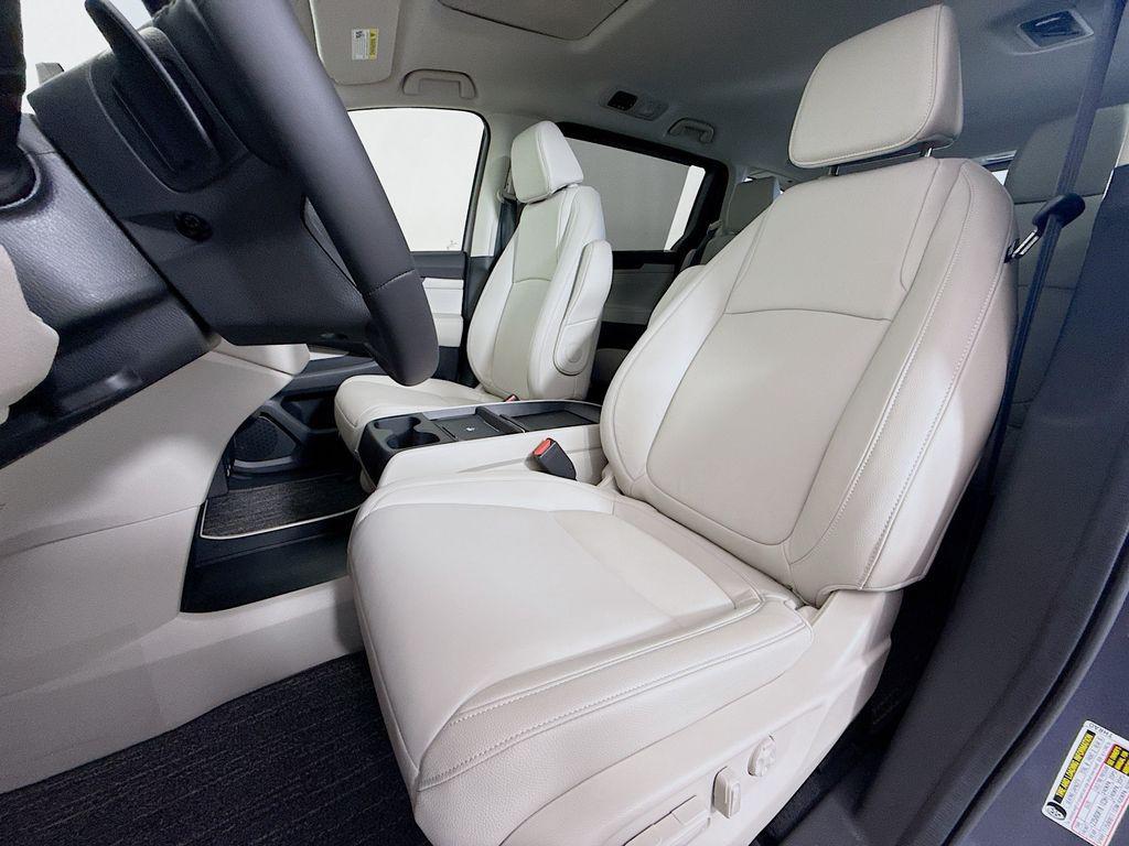 new 2026 Honda Odyssey car, priced at $42,084