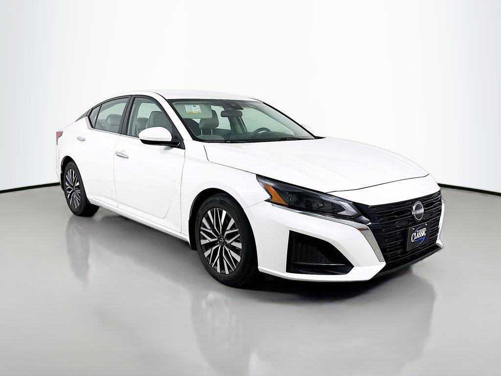 used 2023 Nissan Altima car, priced at $21,999
