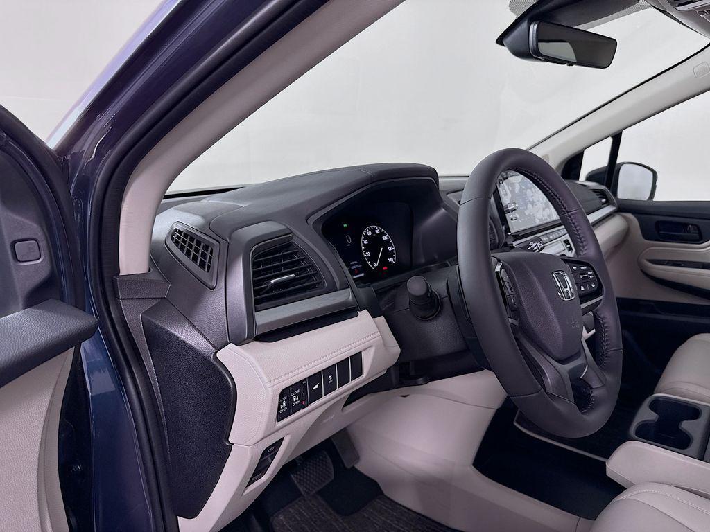 new 2026 Honda Odyssey car, priced at $41,638