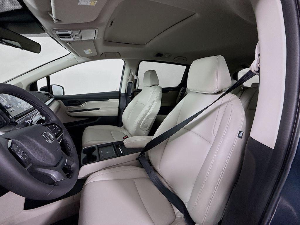 new 2026 Honda Odyssey car, priced at $41,638