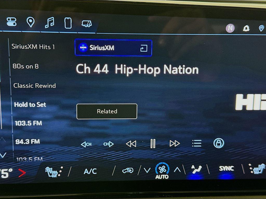 used 2025 Chevrolet Traverse car, priced at $35,390