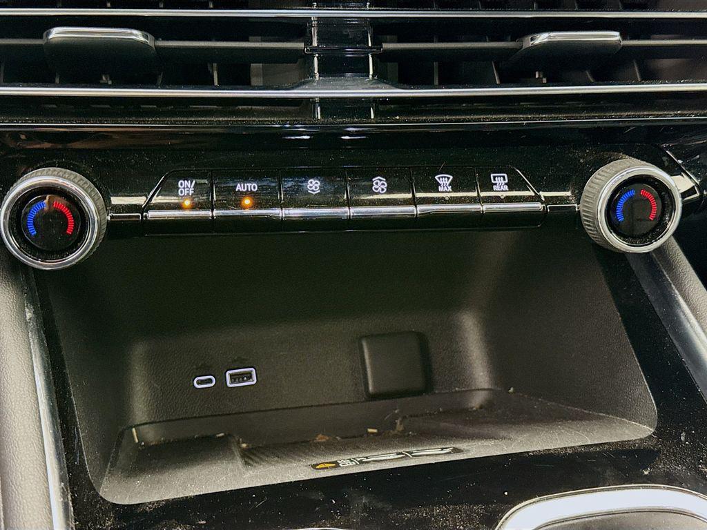 used 2025 Chevrolet Traverse car, priced at $35,390