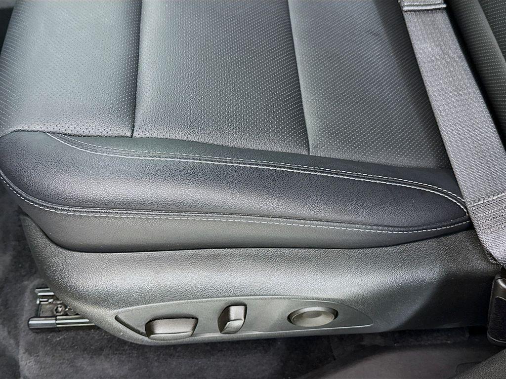 used 2025 Chevrolet Traverse car, priced at $35,390