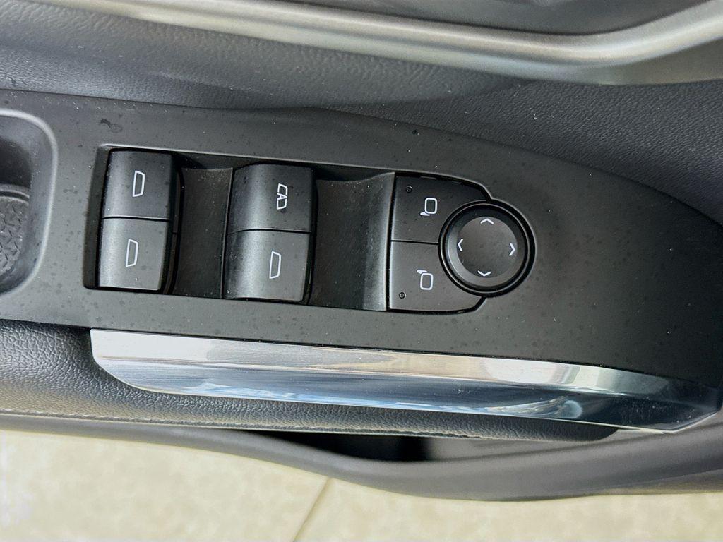 used 2025 Chevrolet Traverse car, priced at $35,390