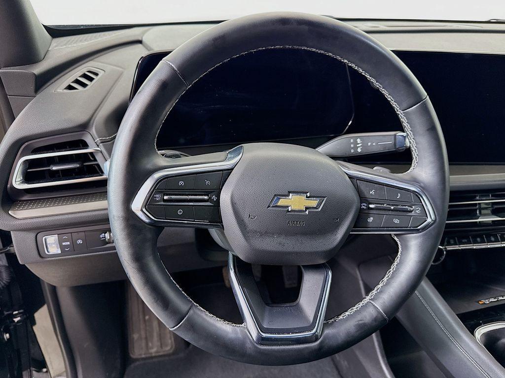 used 2025 Chevrolet Traverse car, priced at $35,390