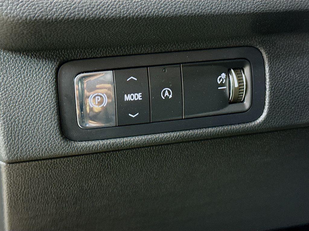 used 2025 Chevrolet Traverse car, priced at $35,390