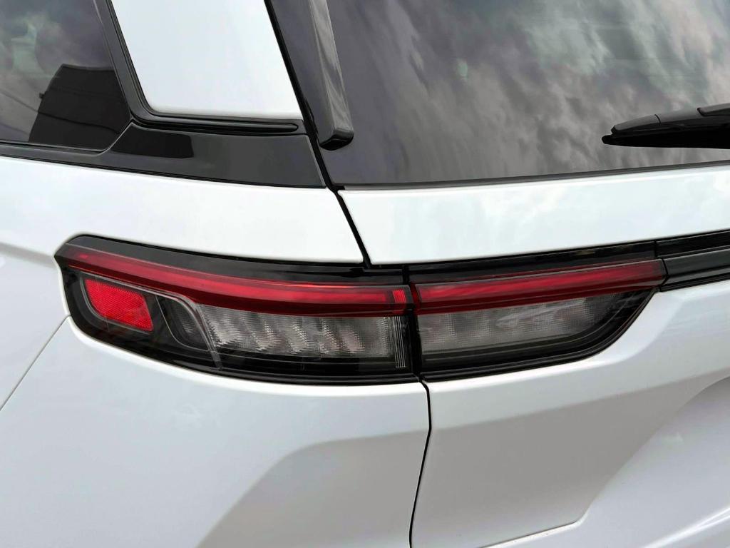 used 2024 Jeep Grand Cherokee car, priced at $32,903