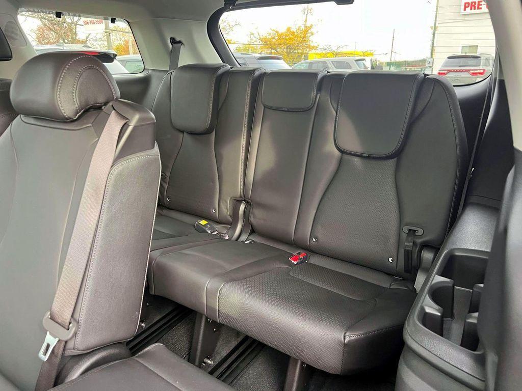 used 2025 Kia Carnival car, priced at $40,173
