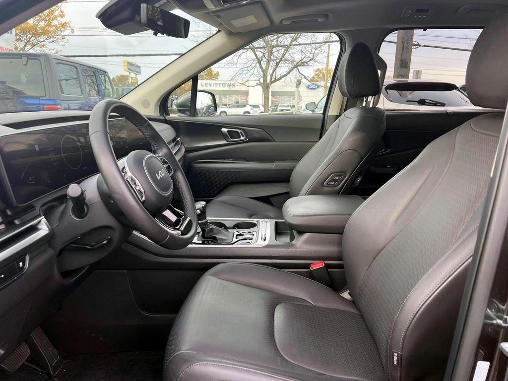 used 2025 Kia Carnival car, priced at $40,173