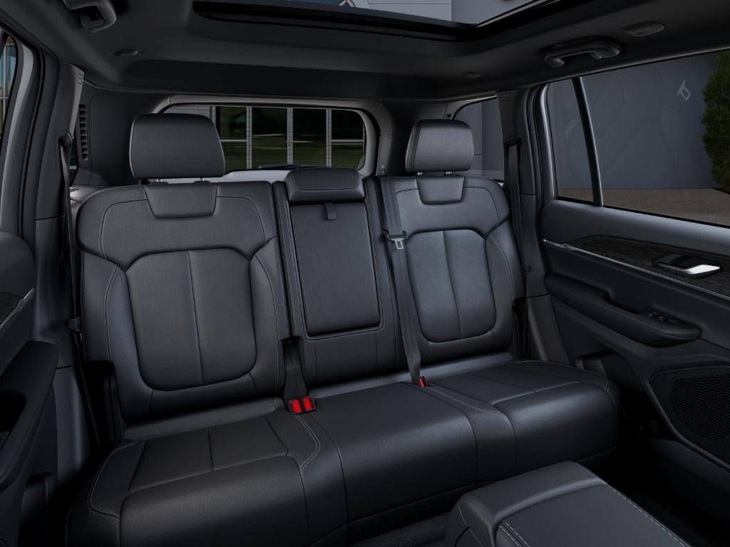 new 2025 Jeep Grand Cherokee car, priced at $45,190