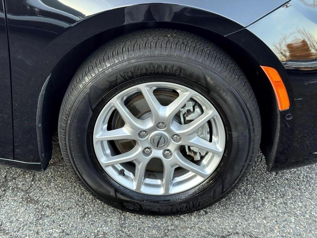 used 2025 Chrysler Pacifica car, priced at $35,020