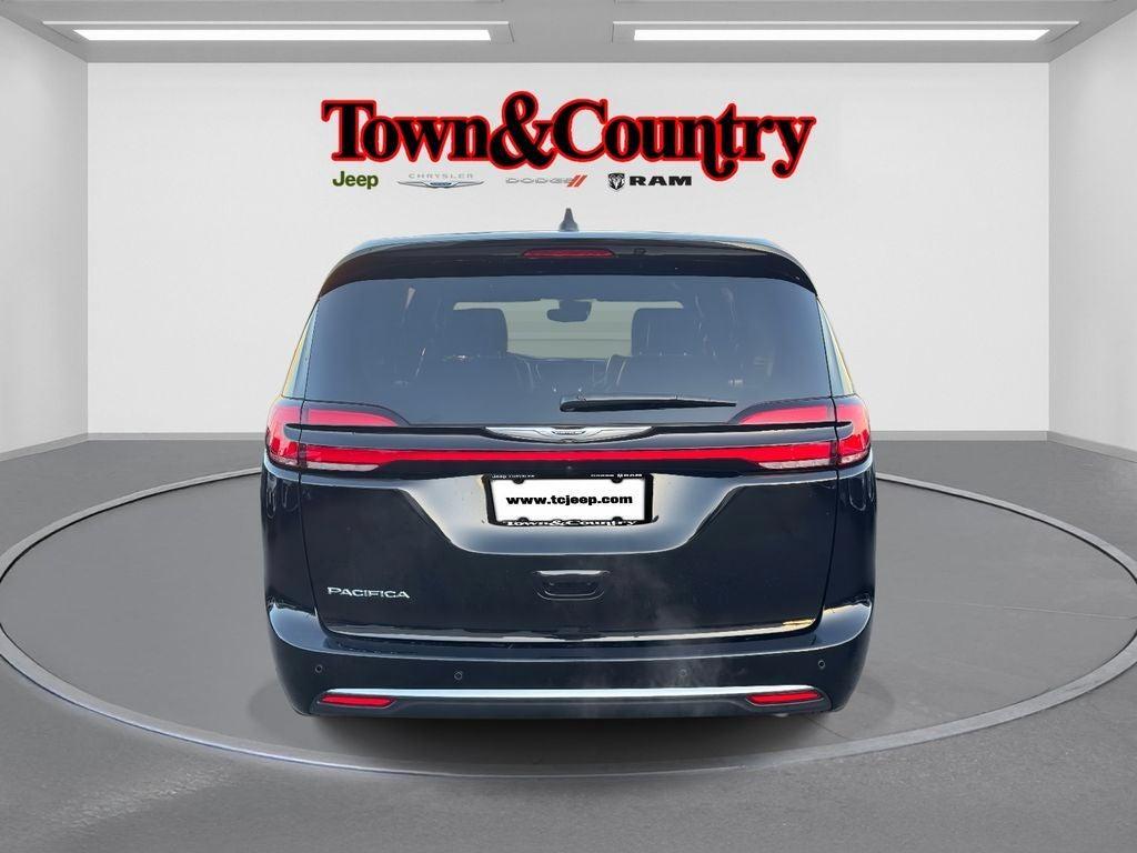 used 2025 Chrysler Pacifica car, priced at $35,020