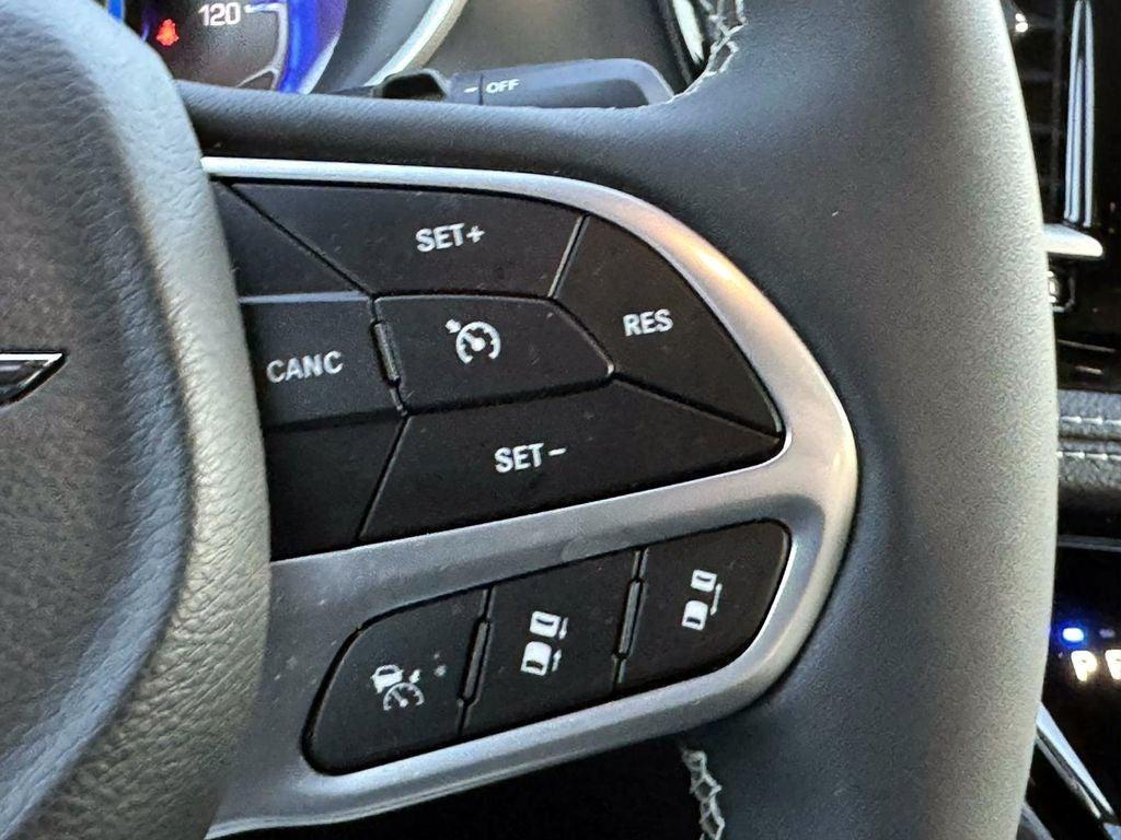 used 2025 Chrysler Pacifica car, priced at $35,020