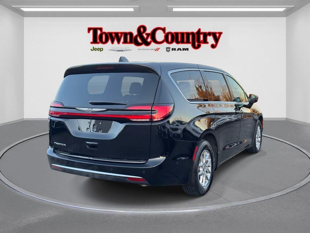 used 2025 Chrysler Pacifica car, priced at $35,020