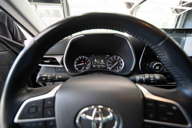 used 2022 Toyota Highlander car, priced at $37,300