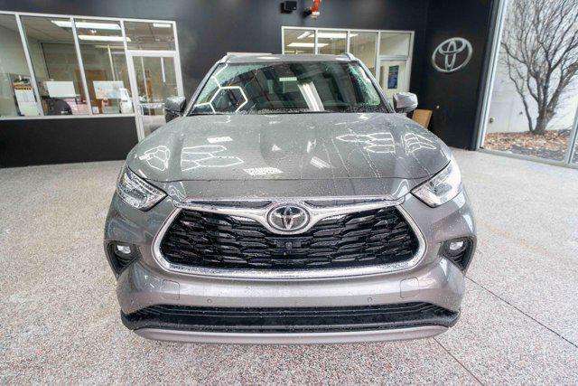new 2026 Toyota Highlander Hybrid car, priced at $53,700