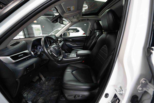 used 2022 Toyota Highlander car, priced at $32,700