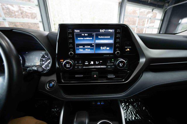 used 2022 Toyota Highlander car, priced at $32,700