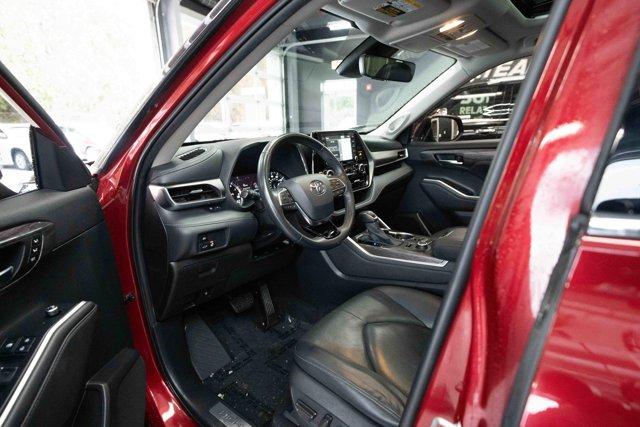 used 2020 Toyota Highlander car, priced at $28,200