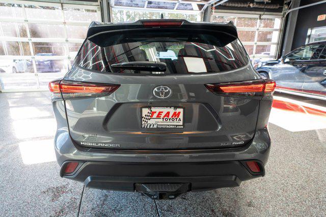 used 2024 Toyota Highlander car, priced at $39,300