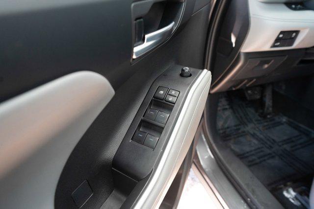 used 2024 Toyota Highlander car, priced at $39,300