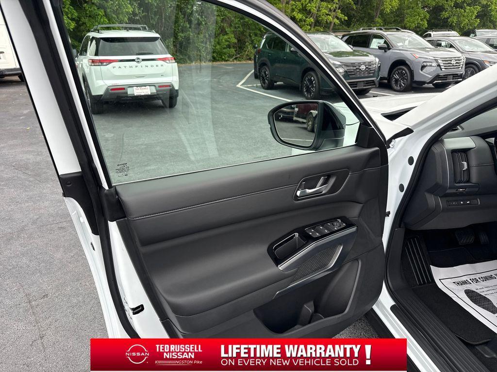 new 2026 Nissan Pathfinder car, priced at $40,432