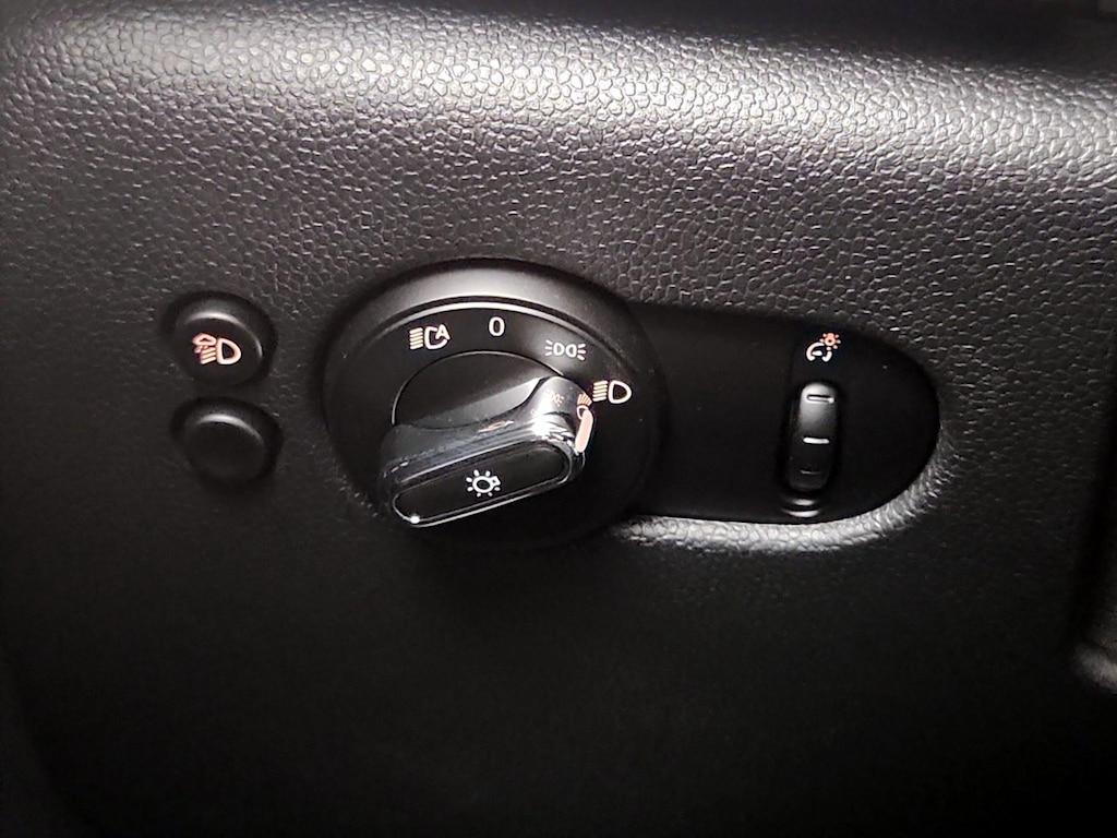 used 2023 MINI SE Hardtop car, priced at $23,998