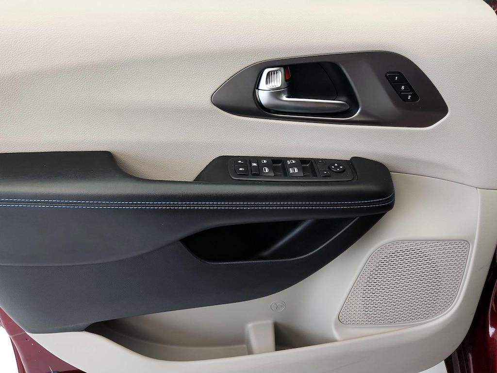 used 2021 Chrysler Pacifica car, priced at $30,998