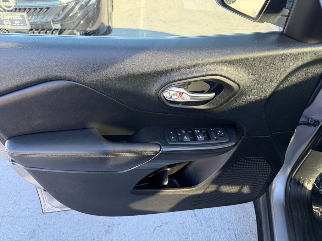 used 2014 Jeep Cherokee car, priced at $9,999