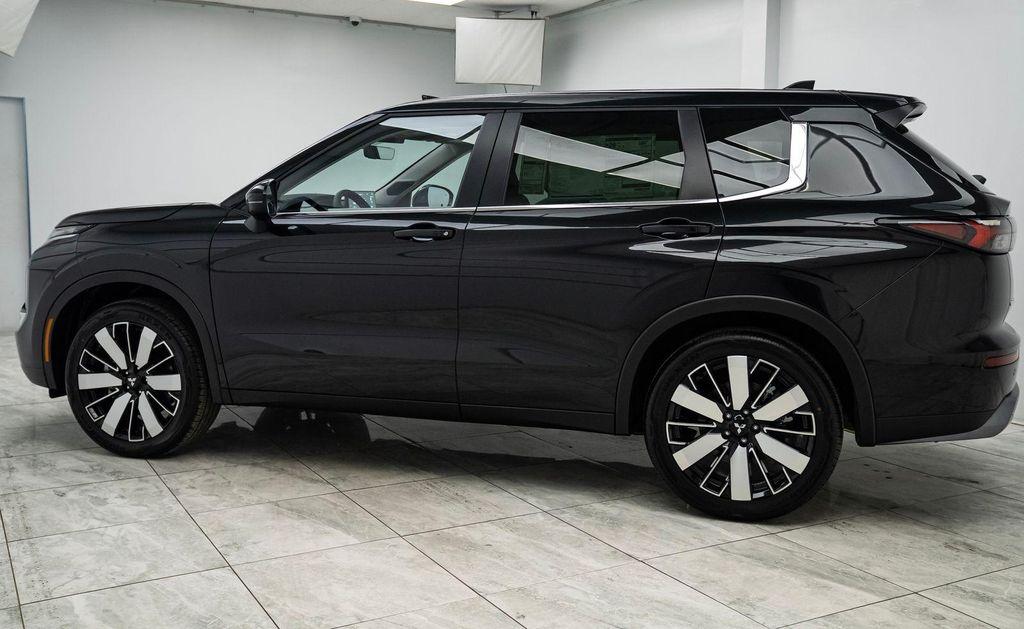 used 2025 Mitsubishi Outlander car, priced at $30,900
