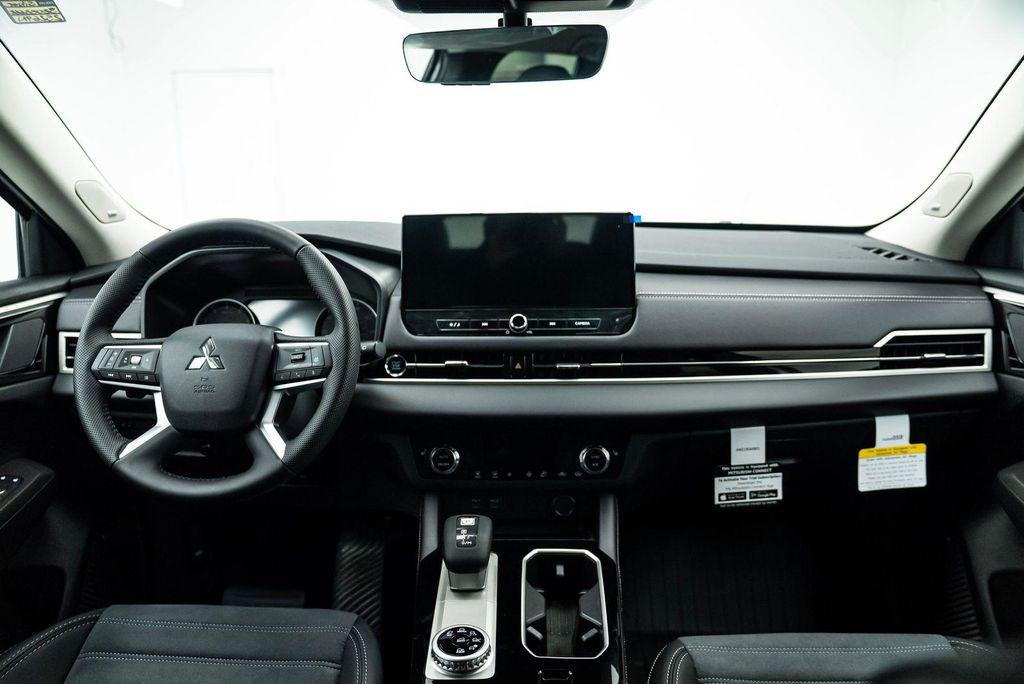 used 2025 Mitsubishi Outlander car, priced at $30,900