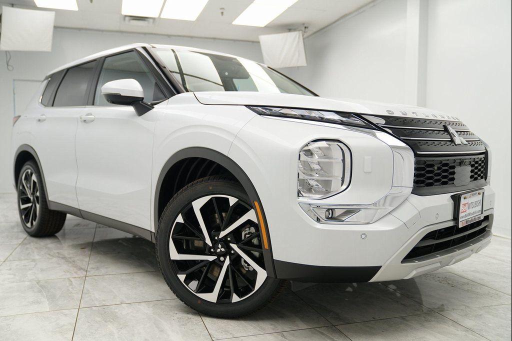 used 2024 Mitsubishi Outlander car, priced at $28,900
