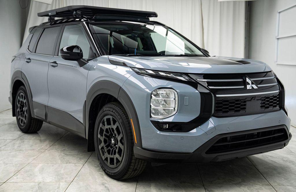 new 2025 Mitsubishi Outlander car