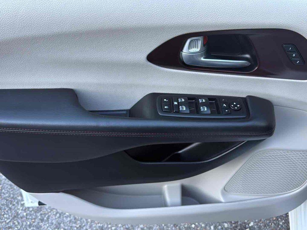 used 2018 Chrysler Pacifica car, priced at $17,995