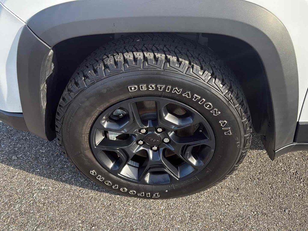 used 2022 Jeep Cherokee car, priced at $24,995