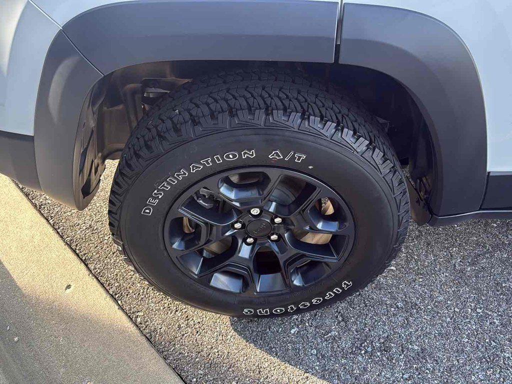 used 2022 Jeep Cherokee car, priced at $24,995