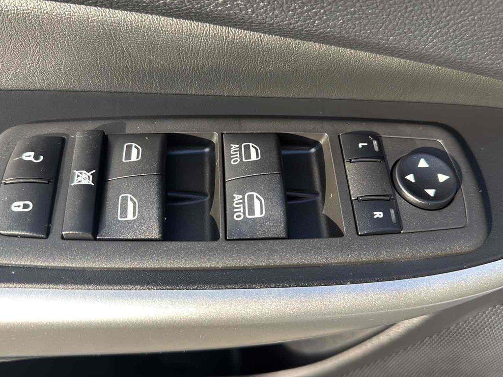 used 2022 Jeep Cherokee car, priced at $24,995