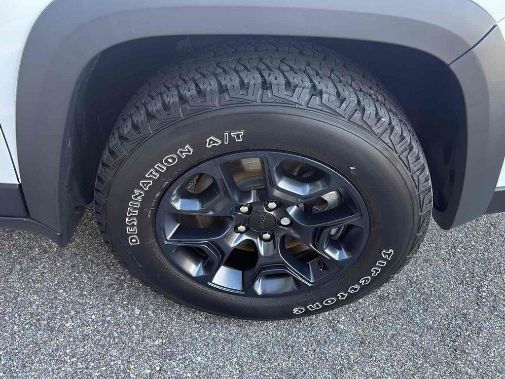 used 2022 Jeep Cherokee car, priced at $24,995