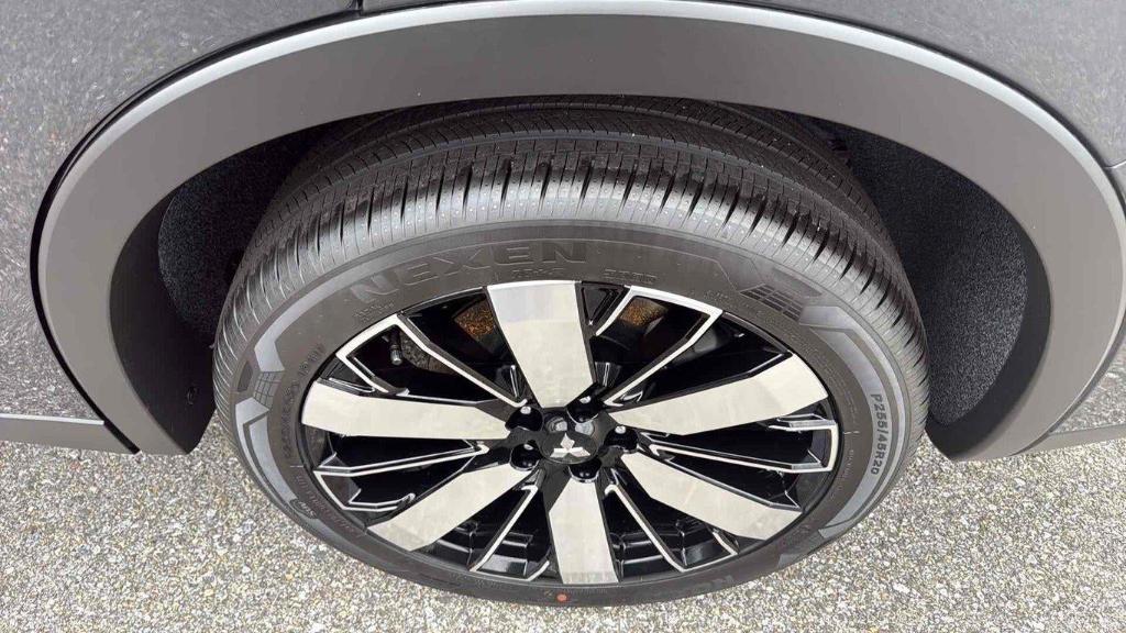 new 2025 Mitsubishi Outlander car, priced at $37,960