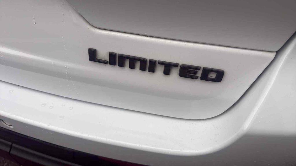 used 2023 Jeep Grand Cherokee car, priced at $34,995