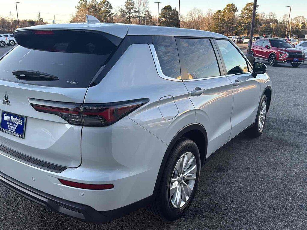 new 2026 Mitsubishi Outlander car, priced at $32,785