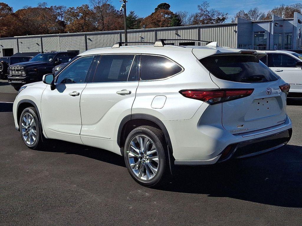 used 2020 Toyota Highlander car, priced at $28,300