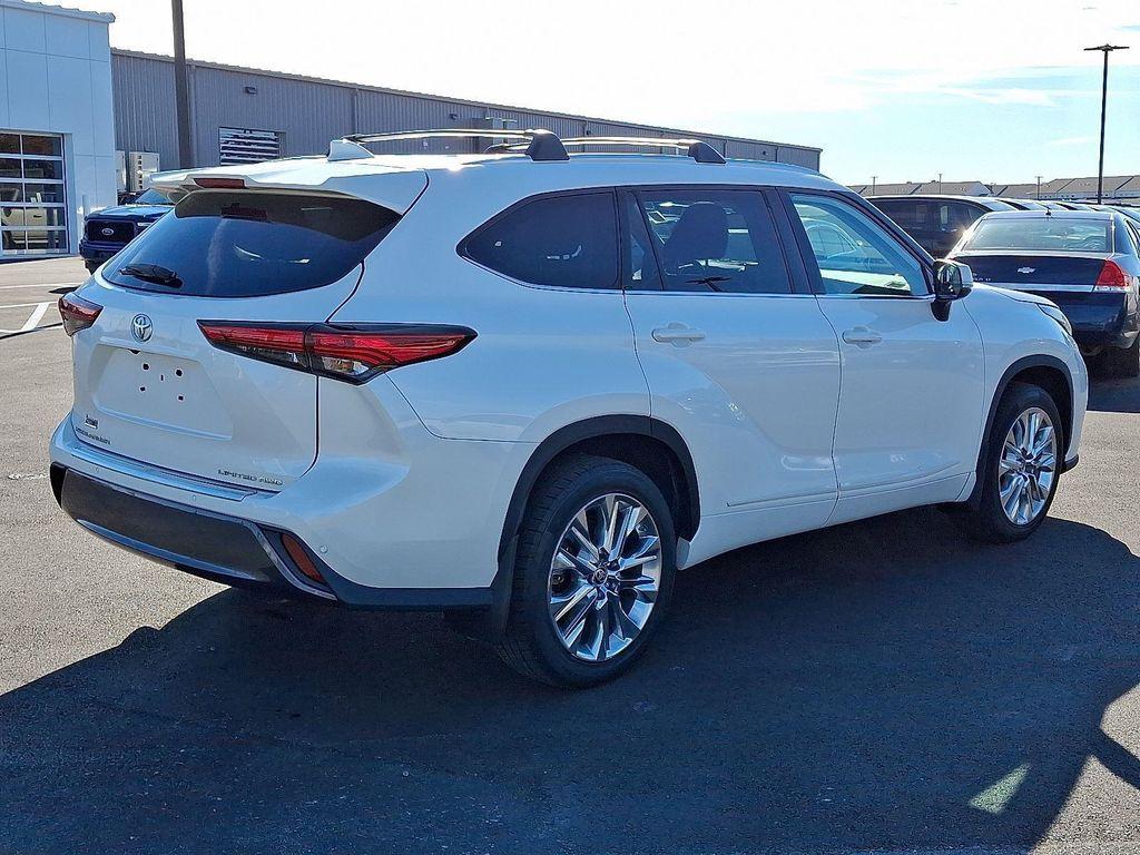 used 2020 Toyota Highlander car, priced at $28,300