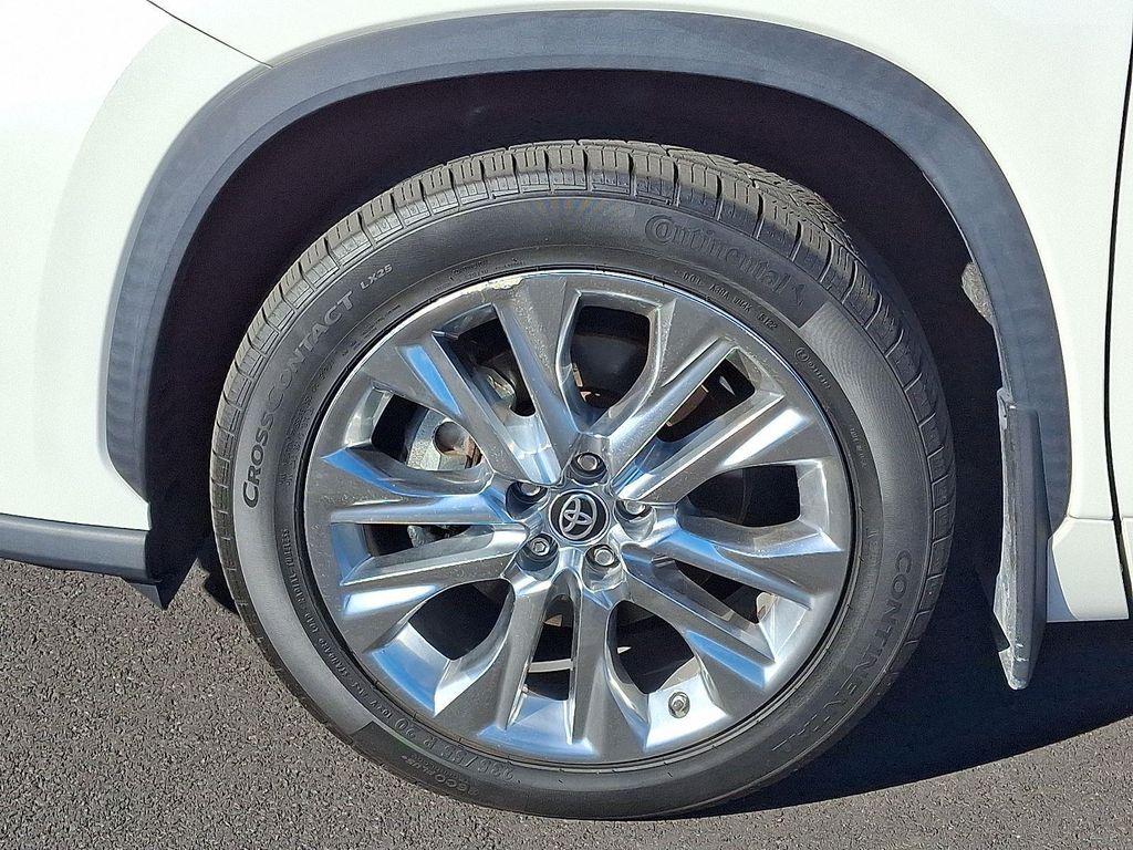 used 2020 Toyota Highlander car, priced at $28,300