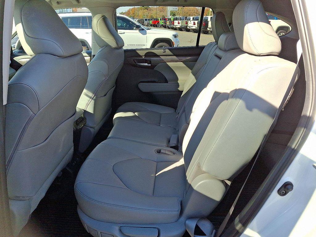 used 2020 Toyota Highlander car, priced at $28,300