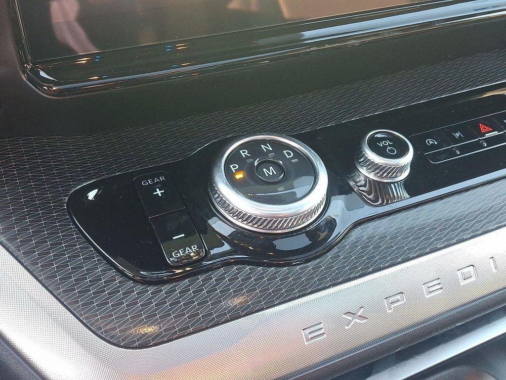 new 2025 Ford Expedition car, priced at $84,985