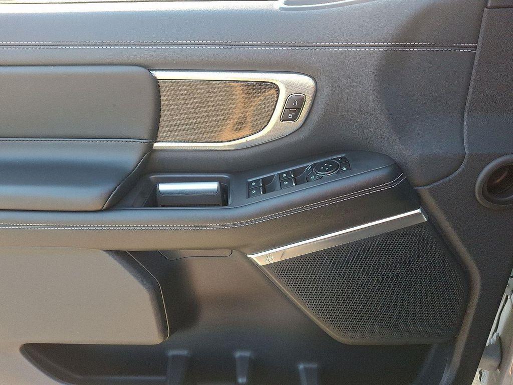 new 2025 Ford Expedition car, priced at $84,985