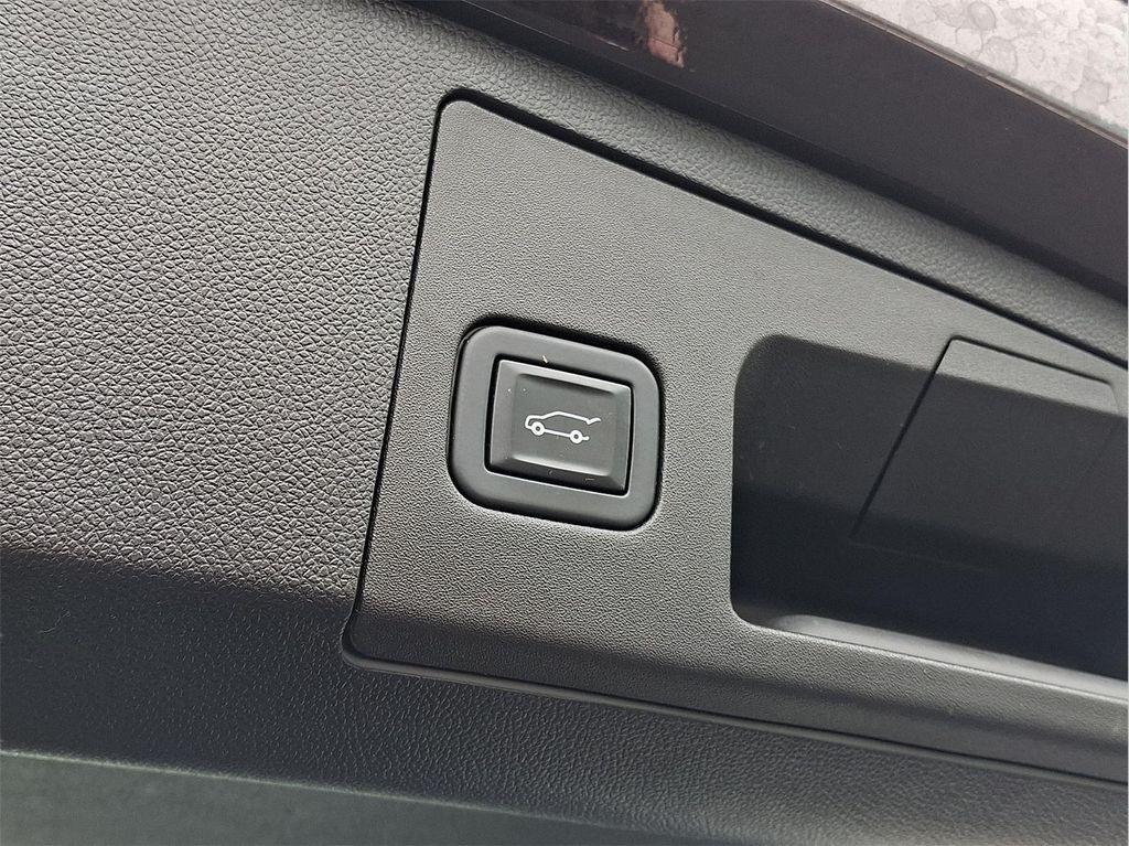 used 2021 Cadillac XT4 car, priced at $25,000